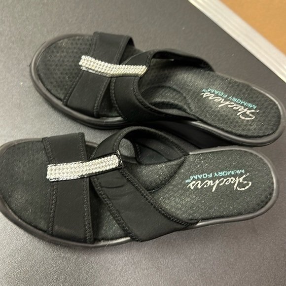 Sketchers women’s size 8 sandal - Picture 1 of 4